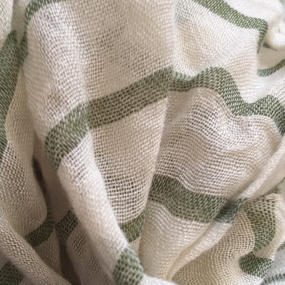 Beautiful lightweight 💯% cotton infinity scarf. - Picture 3 of 3